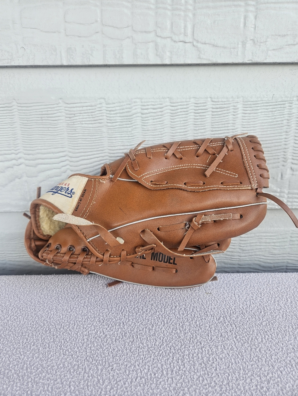 Albertsons Texas Rangers Promo Baseball Glove 2605 Special Model Dr. Pepper 11"
